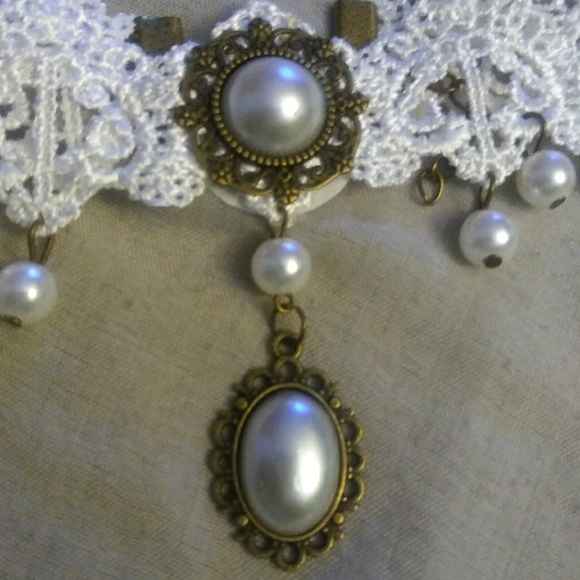 White laced pearl choker - Picture 2 of 3